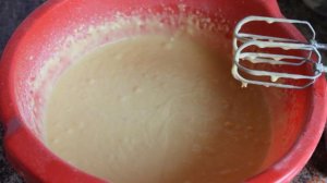 Шарлотка с бананом и яблоками