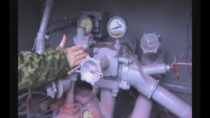 Забор воды пожарной автоцистерной АЦ-40(130)63Б от открытого водоисточника.