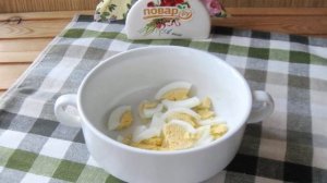 Весенний суп с яйцом и горошком