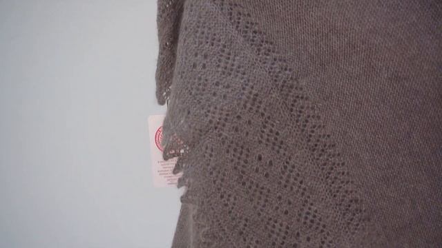 Классическая серая теплая шаль из козьего пуха смотреть онлайн