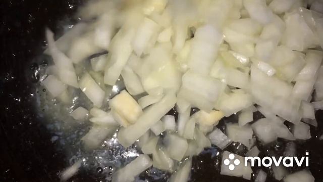 Жарю грибное ассорти из весенних, летних, осенних и зимних грибов. смотреть онлайн