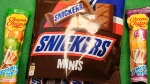 АСРМ распаковка сладостей. Много Сникерса и двойные леденцы.