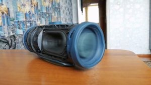 Какие бассы на колонке  "jbl charge 4" с функцией минус и blutooth и без этой функции.