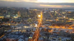 Вечерний Екатеринбург с высоты птичьего полёта зимой на последних этажах небоскрёба Высоцкий г. Екб