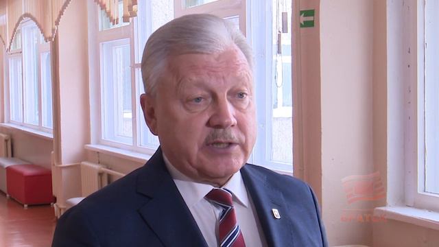 Сегодня свой юбилей отмечает директор 39 й школы Светлана Митрофанова смотреть онлайн