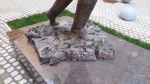 Санкт-Петербург. Памятник Всеволоду Мейерхольду у Новой сцены Александринского театра (18.05.2023).