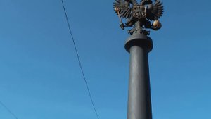 Ж-д вокзал, паровоз у последнего столба 9288 км Транссибирской магистрали