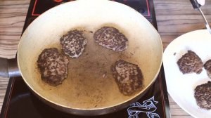 Печеночные оладьи с нежным молочным соусом. Печень по домашнему.