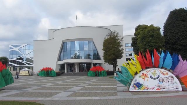 флаги возле филармонии смотреть онлайн