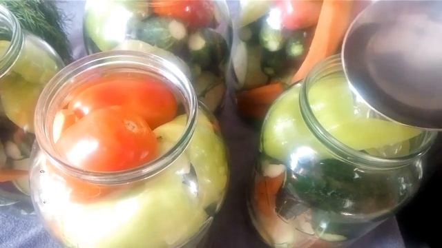 #заготовкиназиму # консервация #ассорти.Маринованное Ассорти огурцы,помидоры,кабачок.