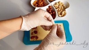 Плиточный шоколад. Шоколад с орешками.  Надпись на шоколаде. Шоколад своими руками