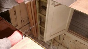 Режу зеркало ручным масляным стеклорезом ТС 90