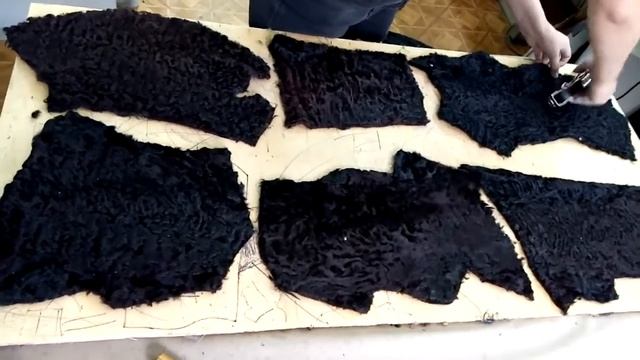 Перешив шубы из меха каракуля. Обзор.(2 видео) смотреть онлайн