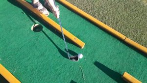 инструкция как играть в мини гольф.