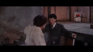 Одна из лучших боевых сцен с Джеки чаном.(Пьянный мастер 2.Финальная сцена.)