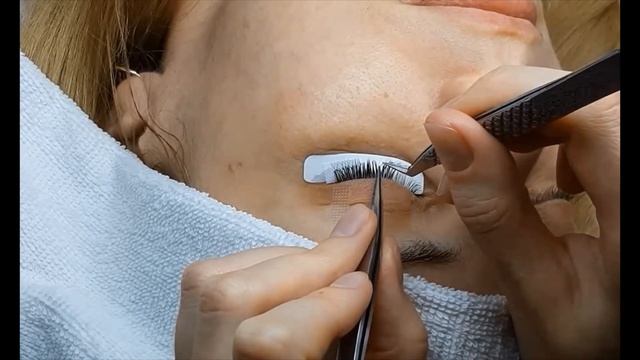 Клиентское наращивание ресниц, процесс