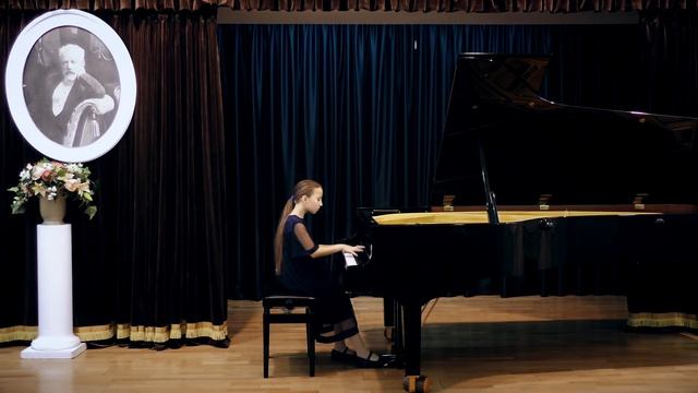 Русанова Велислава 11 лет. П.И.Чайковский.Вальс fis-moll смотреть онлайн