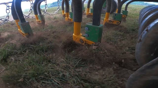 Semis de prairie et roulage des graines | Case Maxxum 115 смотреть онлайн