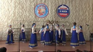 "Хоровод с веночками" исполняет детский образцовый хореографический ансамбль "Визит"