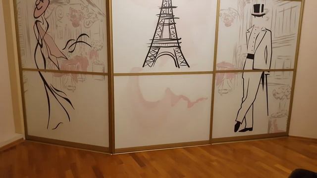 Матовая угловая перегородка с двусторонней УФ-печатью на стекле