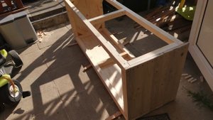 Дача как хобби. Диван, сундук, кровать.