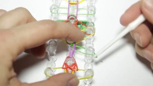 Браслет из резинок Ягодка/как плести из резиночек/ Плетение браслета из резинок на станке