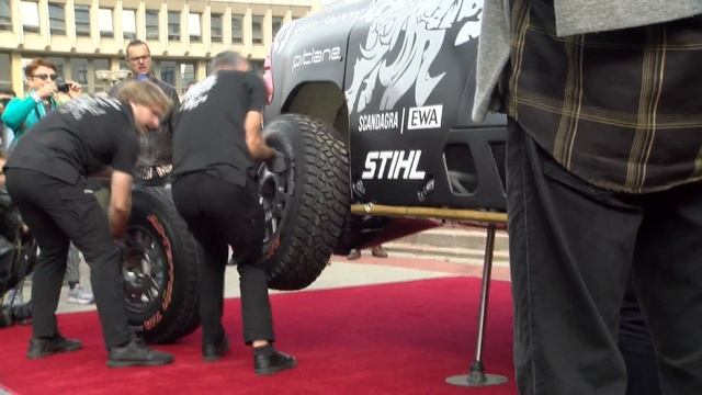 DAKAR Rally 2019: Benediktas Vanagas car presentation - Toyota Gazoo Racing Hilux смотреть онлайн