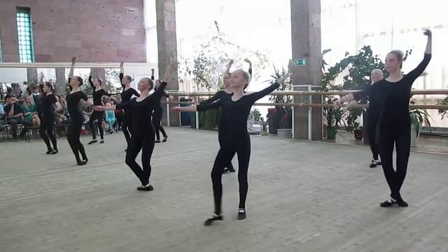 Танцевальная зарисовка из балета "Шопениана" смотреть онлайн