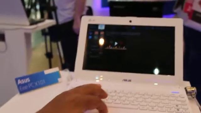 Asus Eee PC-X101 at Computex 2011 смотреть онлайн