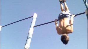 Как сделать выход силой на одну руку на турнике?