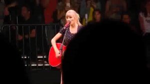 Taylor Swift Concert - _Enchanted_ Live - Fan Video - Concert Zap1 - YouTube [360p]