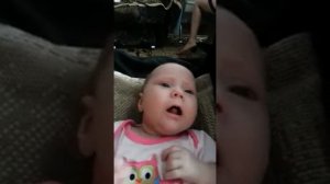 Смешные дети! 2 месячный  ребёнок  разговаривает!