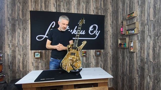 Esittelyssä Ibanez PS4CM Cracked Mirror - Paul Stanley Signature смотреть онлайн