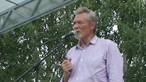 Стихотворение "Русский огонёк"  читает Народный артист Александр Михайлов