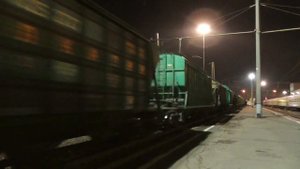 ВЛ80С-855 с грузовым поездом следует через станцию Вологда-1