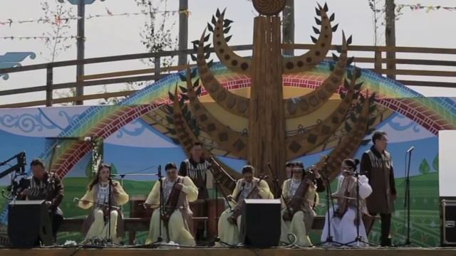 Сюита Владимира Ксенофонтова: "Молодежный танец"и "Скачки"
