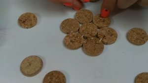 Подставка из корковых пробок