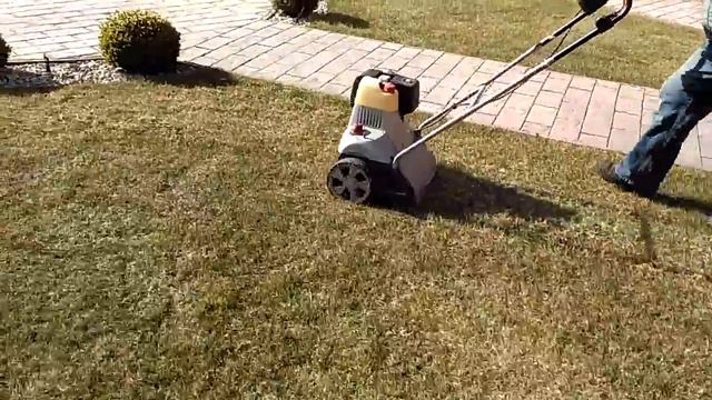 Аэрация газона, бензиновым аэратором AL-KO. смотреть онлайн