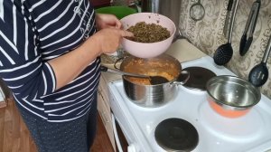 Варю салат/Меня терзают смутные сомнения 😂🤦