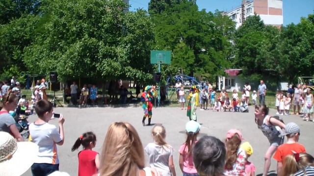 Анапа .Праздник для детей во дворе на ул. Ленина. смотреть онлайн