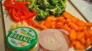 Маринованные куриные крылышки с овощами