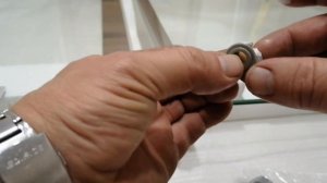 Как самому установить стеклянную штору для ванной.