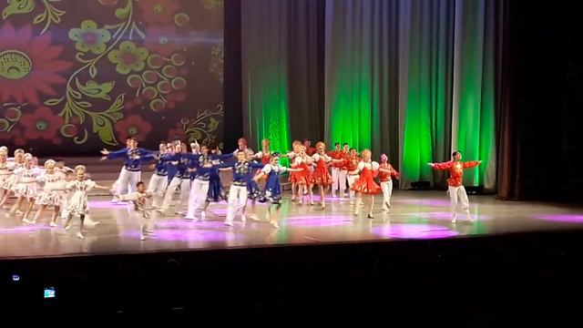 "Рябинка" на совместном концерте с "Енисейскими зорями" смотреть онлайн