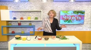 Салат с полукопченой колбасой, пекинской капустой и морковью по-корейски