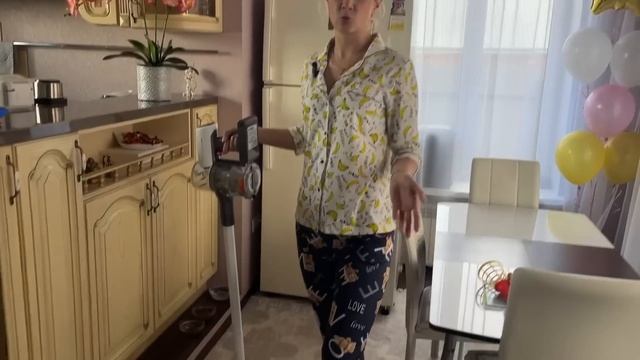 326/Переезд в Россию. Аллергия, вся чешусь, ОН виноват ! Без него не могла, уборка! Redroad V 17. смотреть онлайн