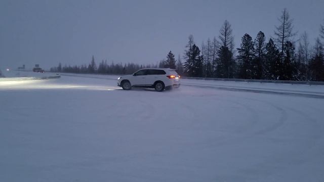 Зимний дрифт на Аутлендер 3 (Outlander 3G), S-AWC, CVT, бублики, 4вд, 4wd, полный привод, snow drif смотреть онлайн