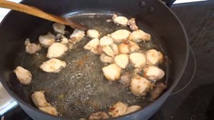 Жареная картошка на кроличьем жире с мясом кролика