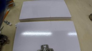 Врезка мебельной петли с помощью ручного фрезера.