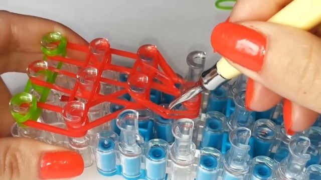 Брелок КЛУБНИЧКА из Резинок на Станке