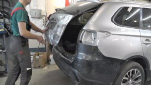 Mitsubishi Outlander сильный залом багажника.